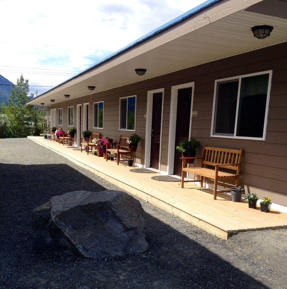Parkside Inn ヘーンズ・ジャンクション エクステリア 写真